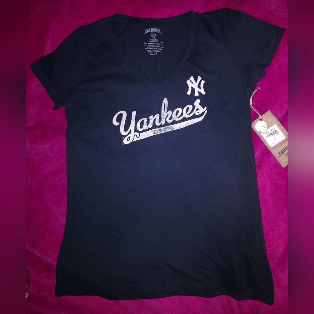 New York Yankees v-neck t-shirt